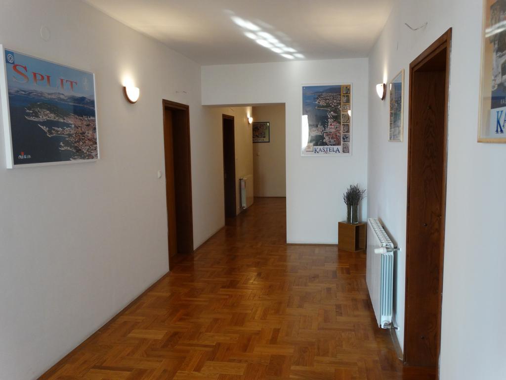 Guest House Mamut Kaštela Exteriör bild