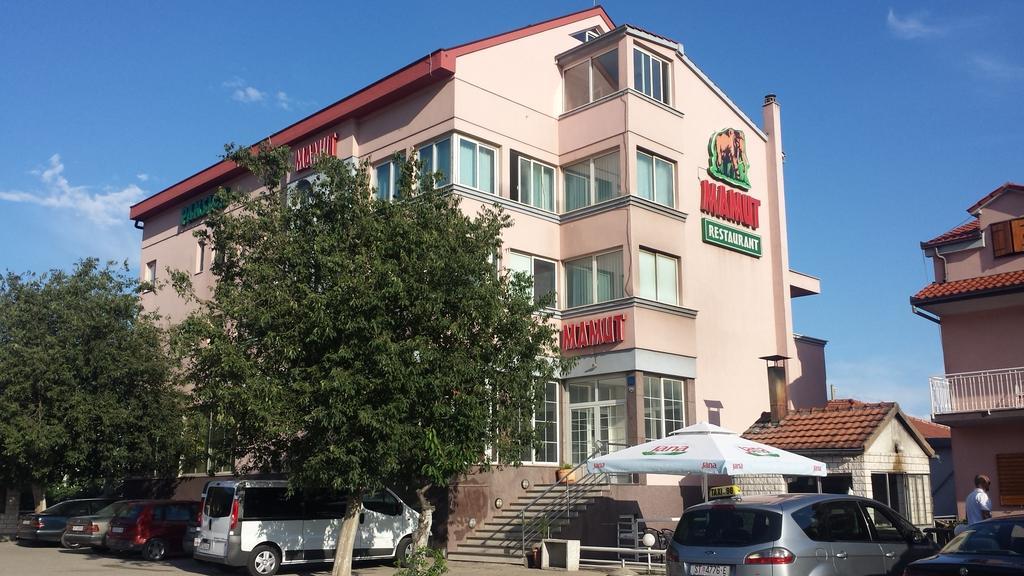 Guest House Mamut Kaštela Exteriör bild