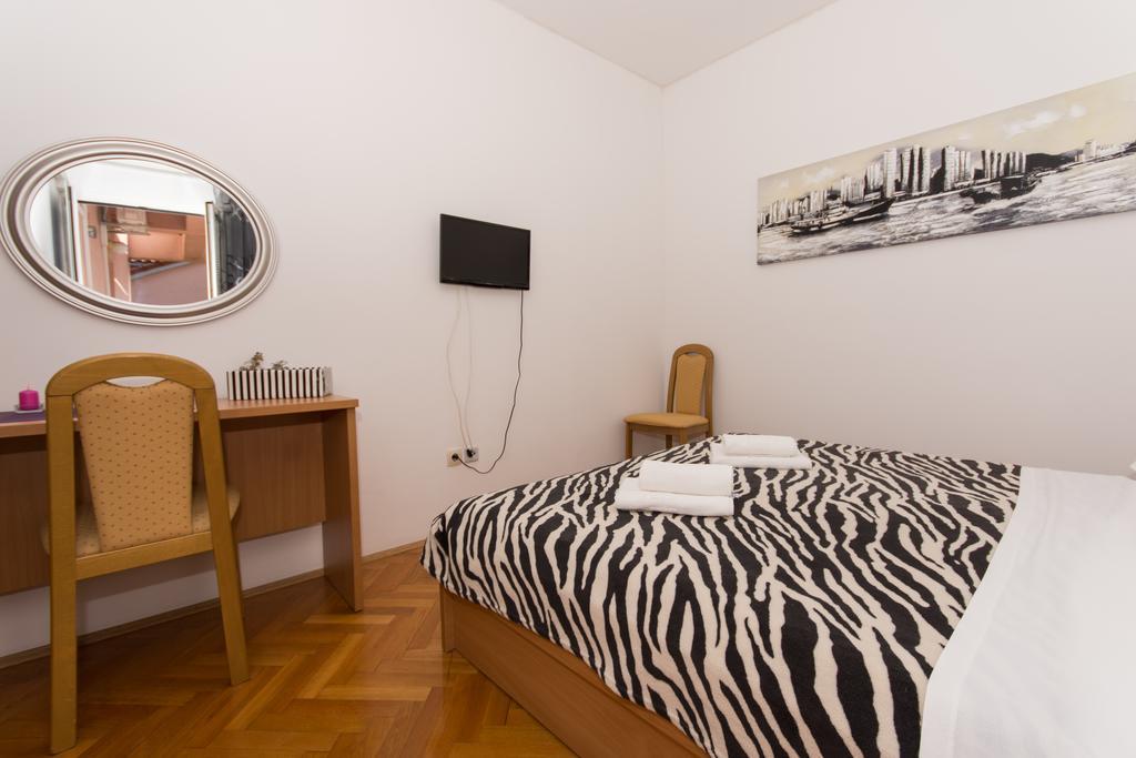 Guest House Mamut Kaštela Exteriör bild