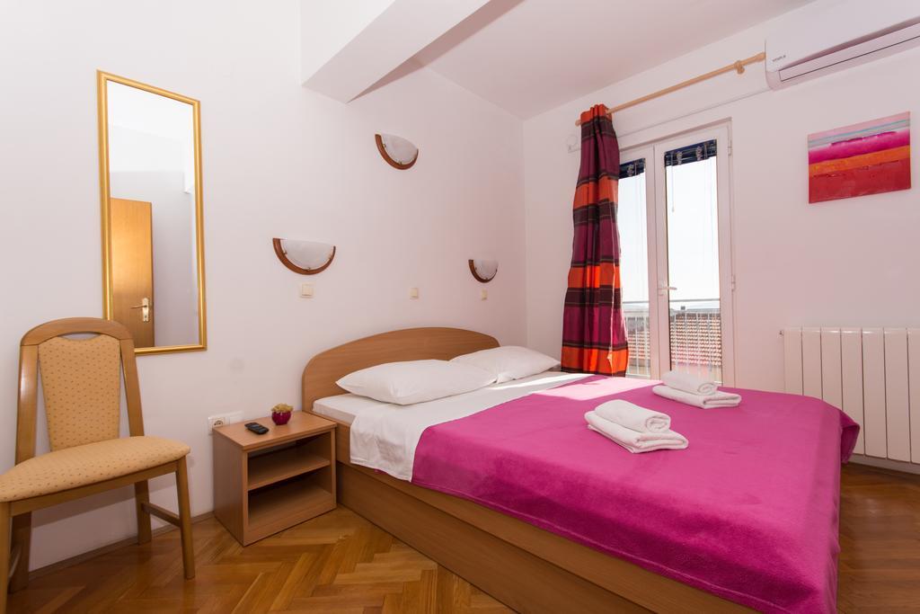 Guest House Mamut Kaštela Exteriör bild