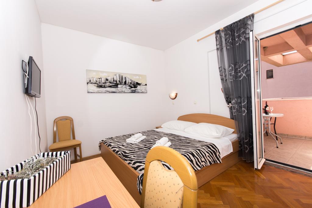 Guest House Mamut Kaštela Exteriör bild