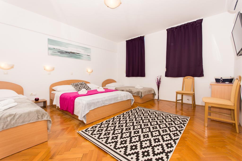 Guest House Mamut Kaštela Exteriör bild
