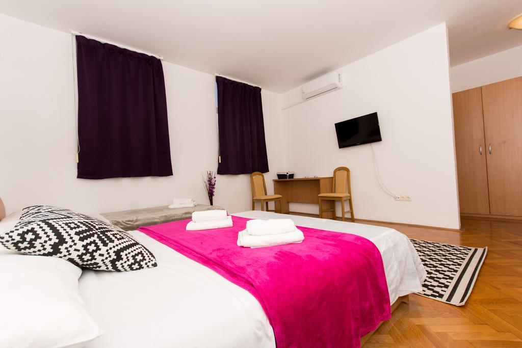 Guest House Mamut Kaštela Exteriör bild
