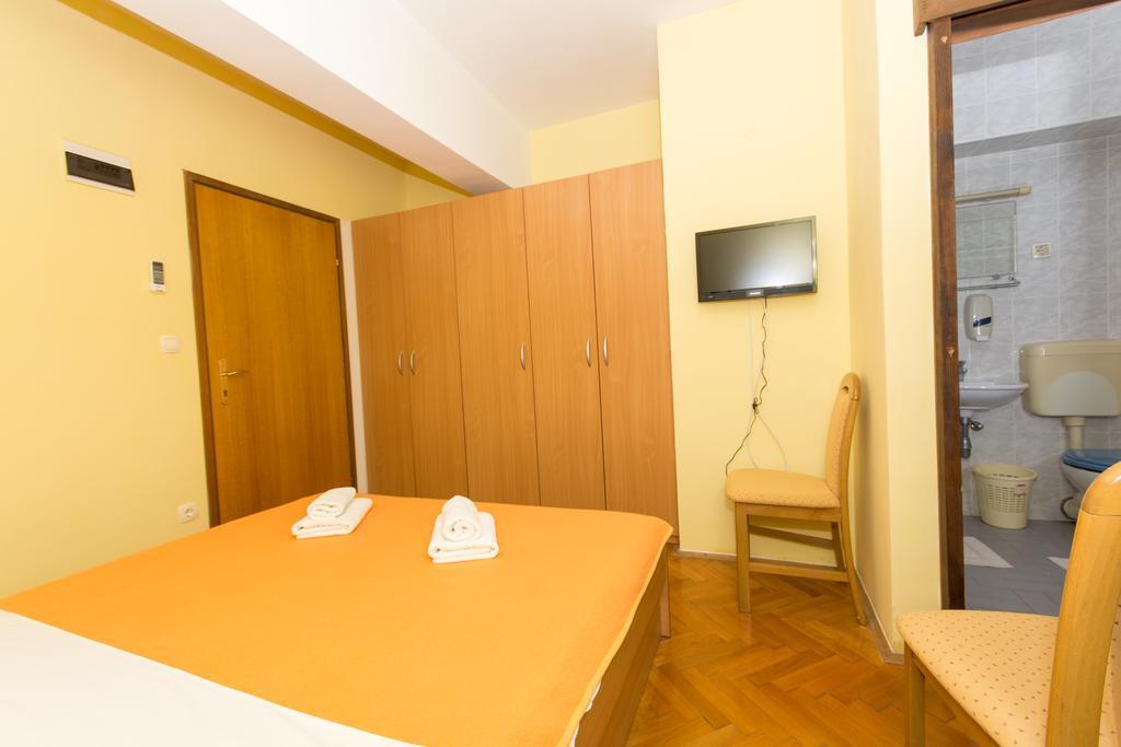 Guest House Mamut Kaštela Exteriör bild