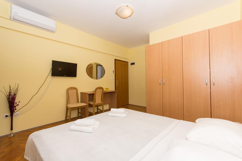 Guest House Mamut Kaštela Exteriör bild