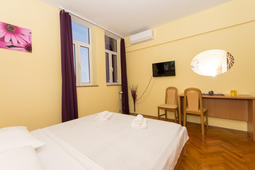 Guest House Mamut Kaštela Exteriör bild
