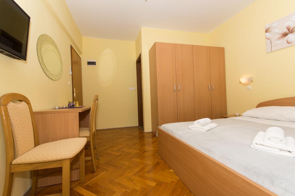Guest House Mamut Kaštela Exteriör bild