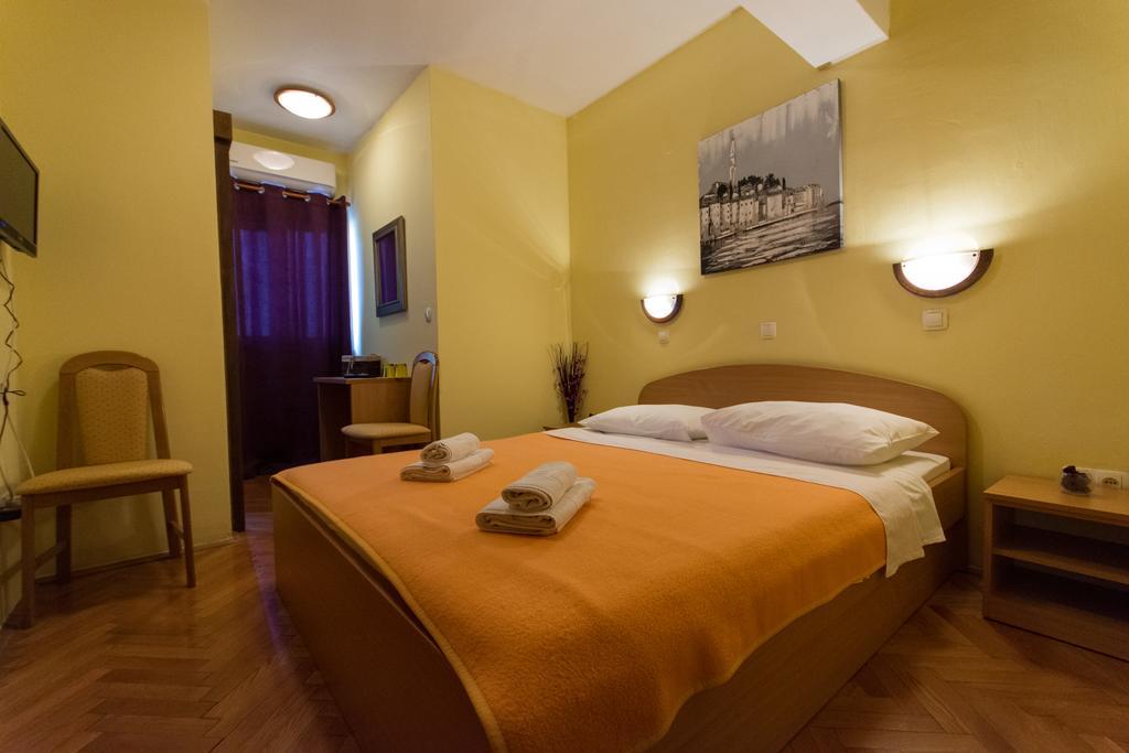 Guest House Mamut Kaštela Exteriör bild