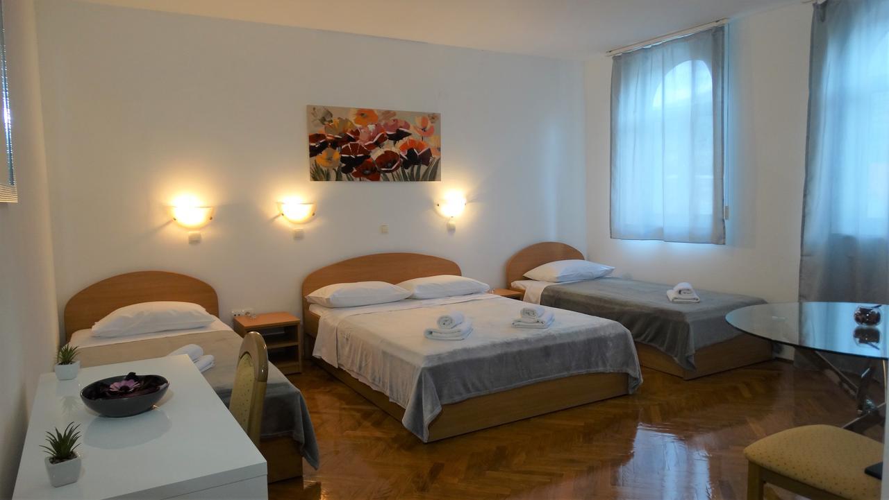Guest House Mamut Kaštela Exteriör bild