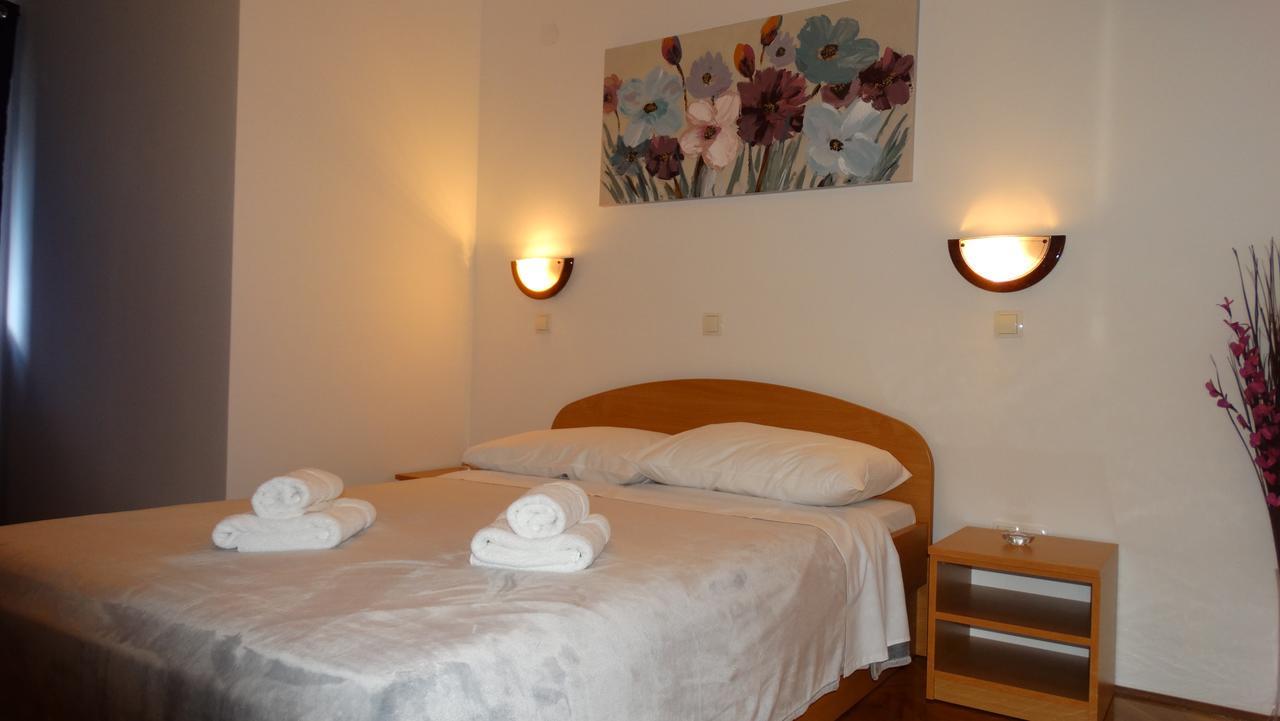Guest House Mamut Kaštela Exteriör bild
