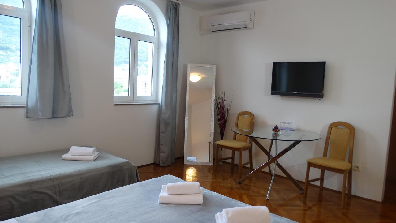 Guest House Mamut Kaštela Exteriör bild